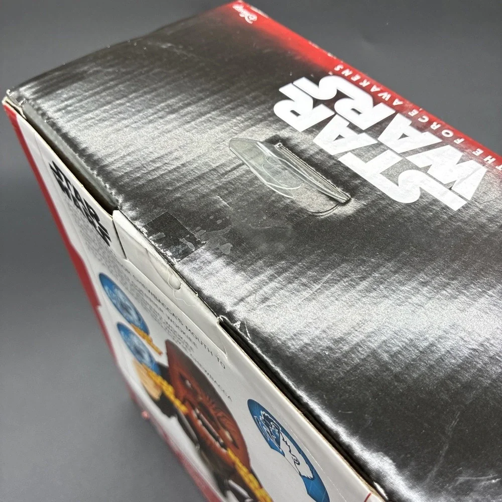 Star Wars The Force Awakens Chewbacca Electronic Roaring Sound Mask Sealed Box